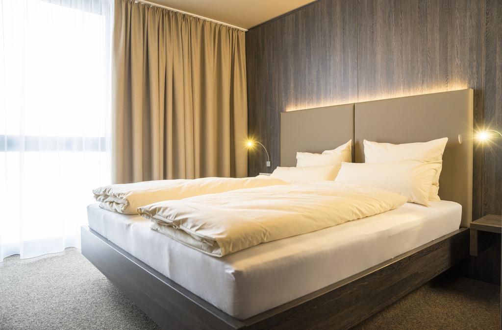 MY HOTEL Olching Zimmer foto